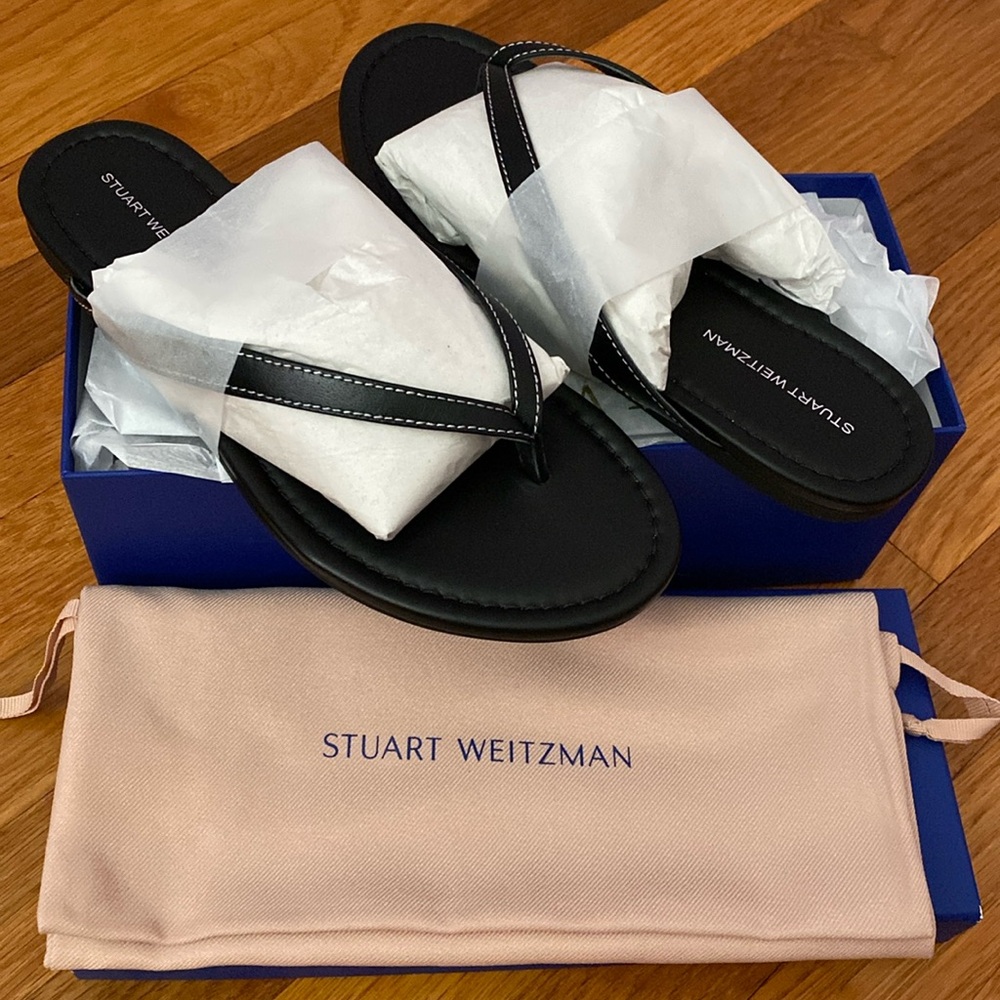 Black leather thong sandal in US 7/EU 37.5